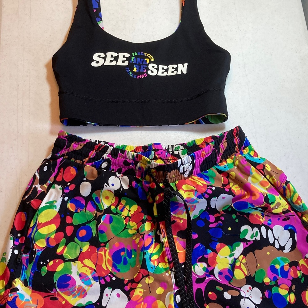 Fabletics 2 pc Colorful Abstract Athletic Set - Picture 3 of 7